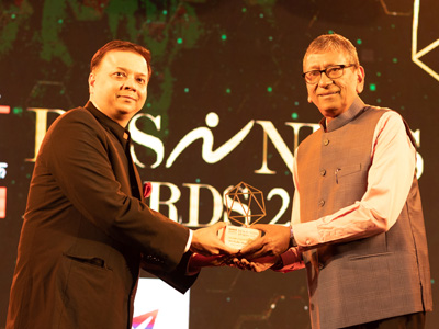 Vivek Gupta with dignitaries